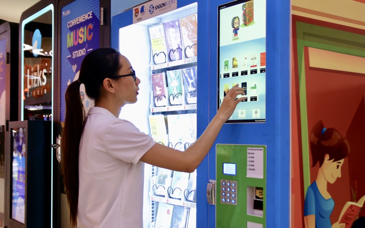 Máy bán sách tự động đầu tiên tại Việt Nam