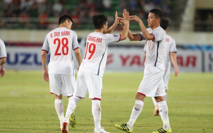 Anh Đức, Công Phượng và Quang Hải lập công, Việt Nam thắng dễ trận mở màn AFF Cup 2018