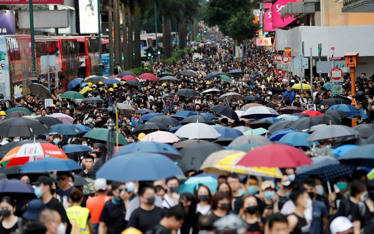 Biểu tình kép tại Hồng Kông