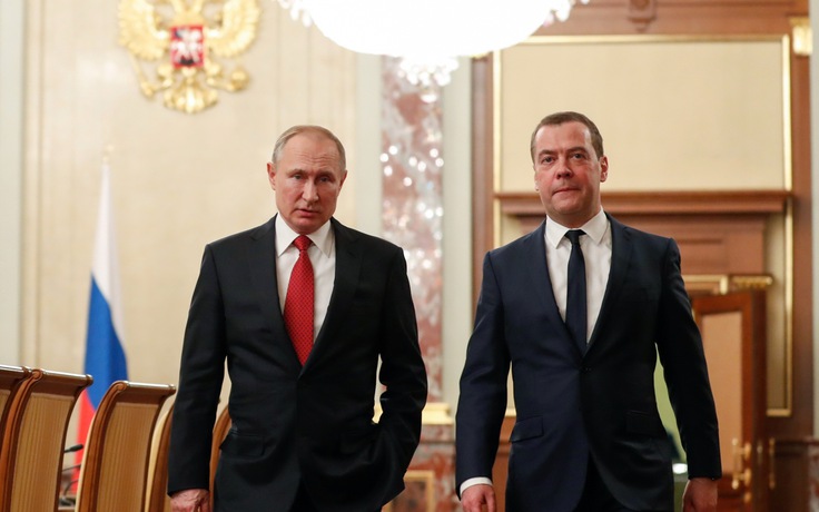 Thủ tướng Nga Medvedev bất ngờ từ chức