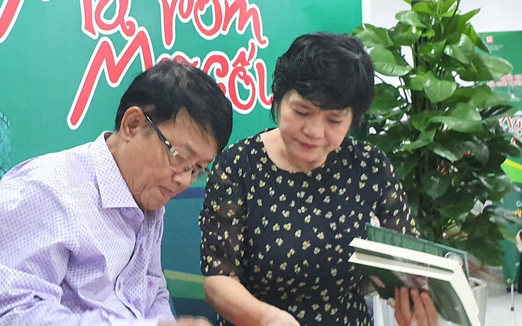 Sinh nhật 'không đụng hàng' của nhà văn Huỳnh Dũng Nhân