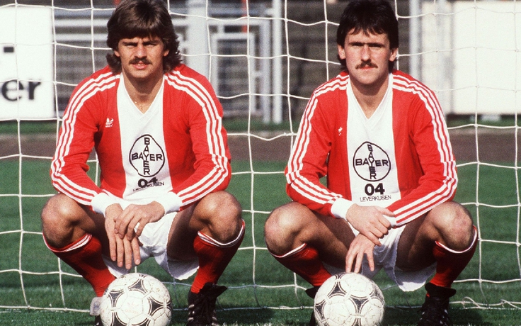 Ly kỳ bóng đá thế giới: Cuộc đào thoát của hai cựu tuyển thủ Đông Đức