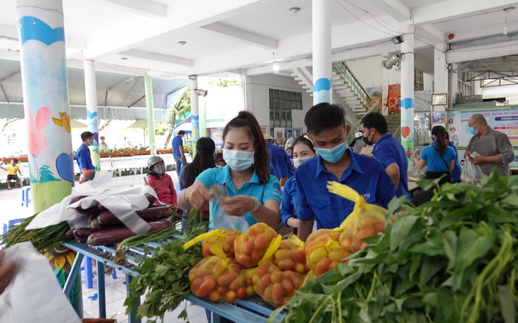 Siêu thị yêu thương 0 đồng, tấm lòng người trẻ