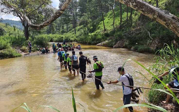 VĐV dự giải Ultra Trail Dalat 2020 bị lũ cuốn