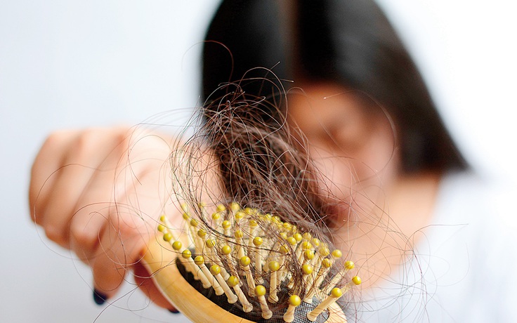 Chứng rụng tóc bất thường trong đại dịch Covid-19