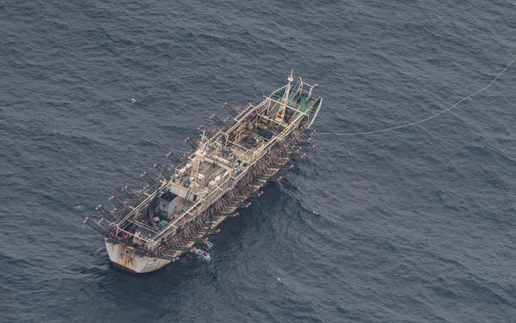 Đội tàu cá Trung Quốc “càn quét” bờ biển Nam Mỹ