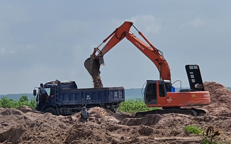 Xâm nhập 'thủ phủ' cát lậu ở Bình Thuận: Công an vào cuộc điều tra mở rộng
