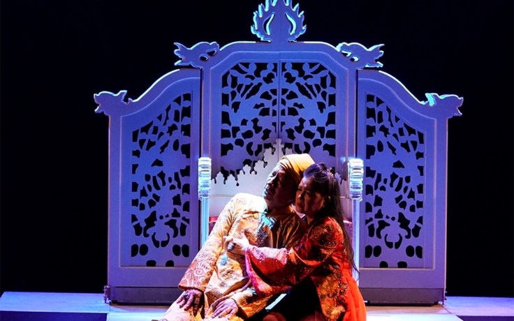 Chuyện tình hoàng hậu Dương Vân Nga trên sân khấu