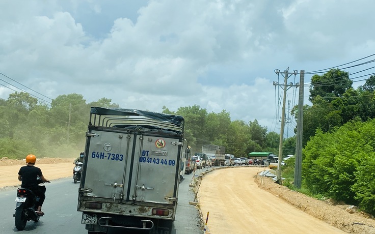 Đường làng đi vào khu nghỉ dưỡng 5 sao: Ưu tiên dồn lực cho hạ tầng Phú Quốc