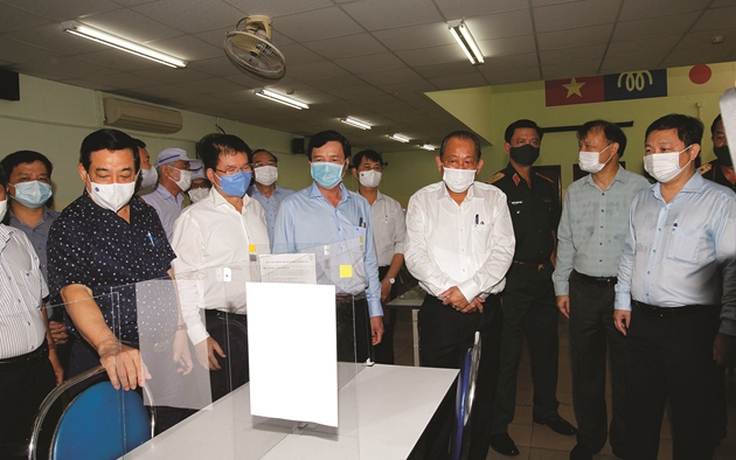 Phó thủ tướng Trương Hòa Bình kiểm tra công tác phòng dịch trong khu công nghiệp
