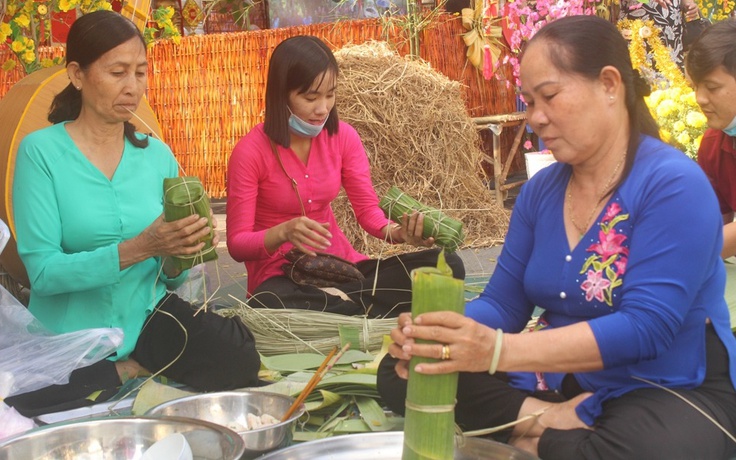 Phong vị miền Tây: Dâu đảm nhờ tài gói bánh