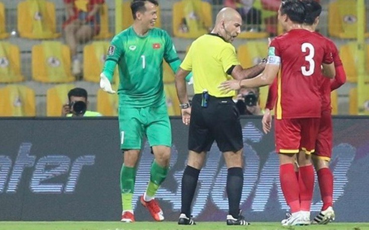 Tuyển Việt Nam gặp lại 2 trọng tài quen trận gặp Oman