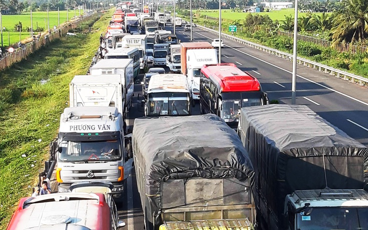 Báo động tai nạn trên cao tốc