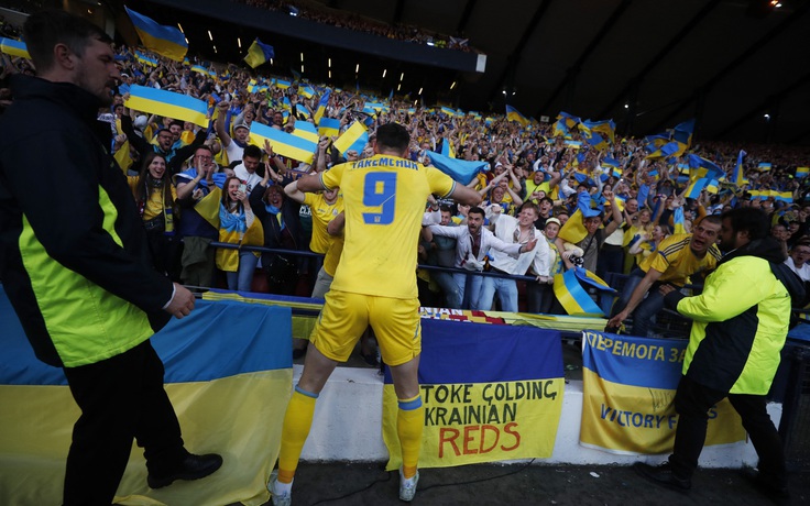 Vượt qua nghịch cảnh, Ukraine tiến gần hơn đến World Cup 2022