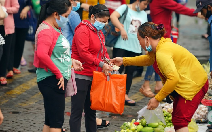 Giá tăng, người tiêu dùng thắt lưng buộc bụng