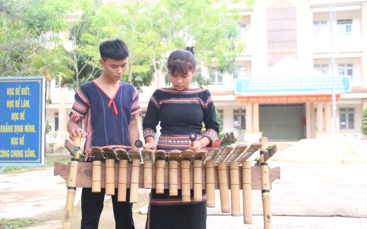 Để tiếng đàn Ching Kram vang xa