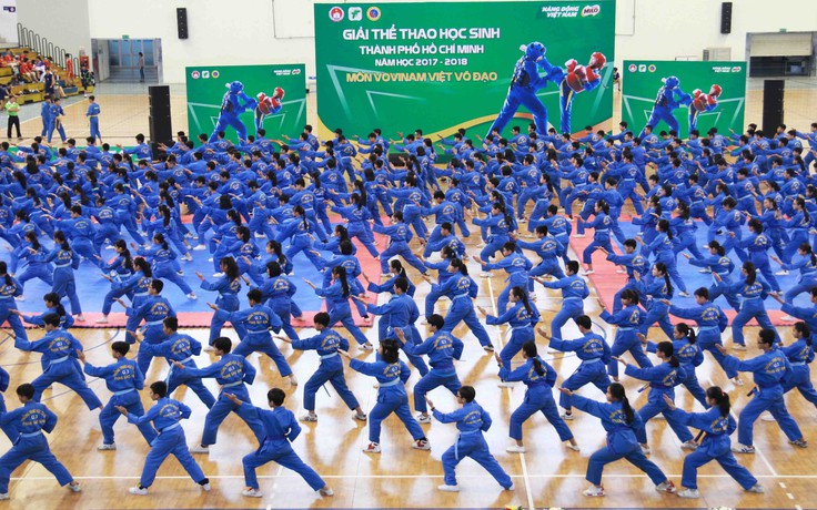 500 học sinh đồng diễn võ nhạc vovinam