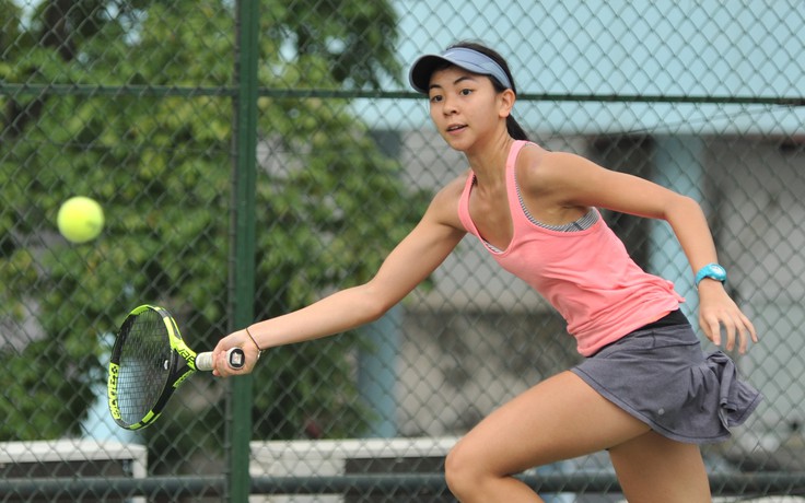 Tay vợt 15 tuổi cao 1m80 vô địch nữ trẻ toàn quốc