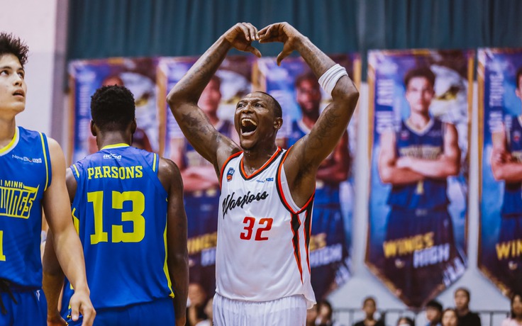 Giải bóng rổ VBA 2022: Thang Long Warriors trừng phạt sự sa sút của Wings