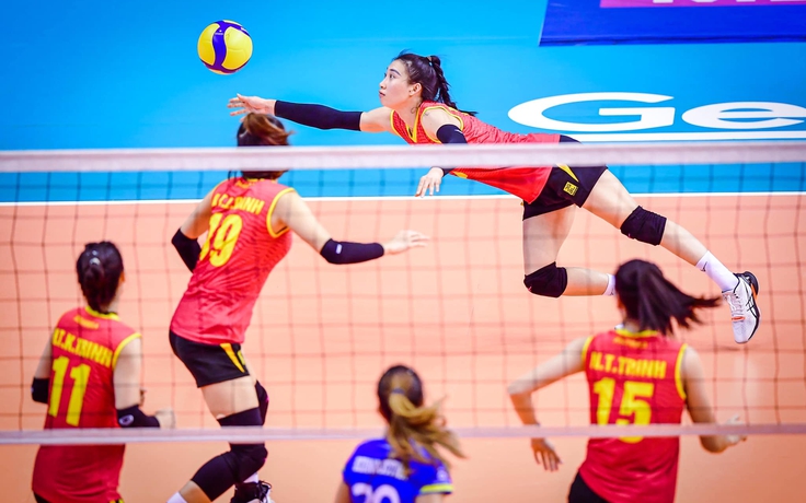 Thanh Thúy cùng tuyển nữ bóng chuyền Việt Nam thắng dễ Indonesia tại Asean Grand Prix
