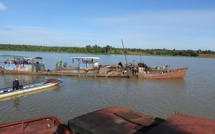 Công an tỉnh Tây Ninh bắt giữ 5 tàu khai thác cát lậu khu vực lòng hồ Dầu Tiếng