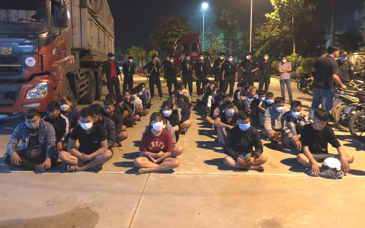 Tây Ninh: CSGT và CSCĐ vây bắt 43 'quái xế' đua xe trái phép giữa đêm khuya