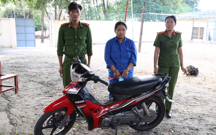 Tây Ninh: Bắt nữ nghi can dùng dao cướp xe ôm cùng dây chuyền vàng