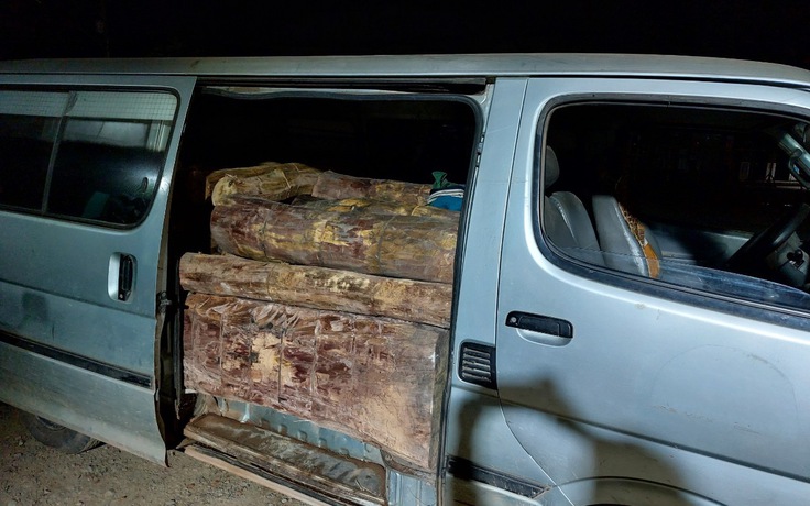 Tây Ninh: Phát hiện CSGT, tài xế bỏ lại phương tiện cùng tang vật để thoát thân