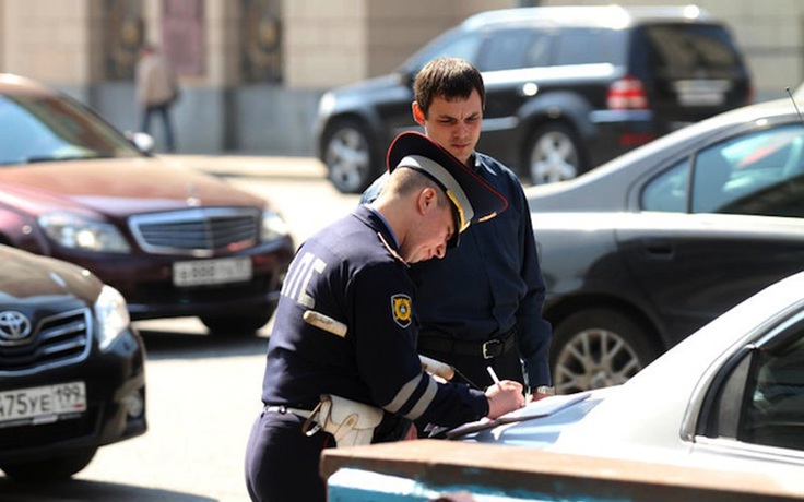 Cảnh sát Nga có thể tắt động cơ ô tô đang tháo chạy