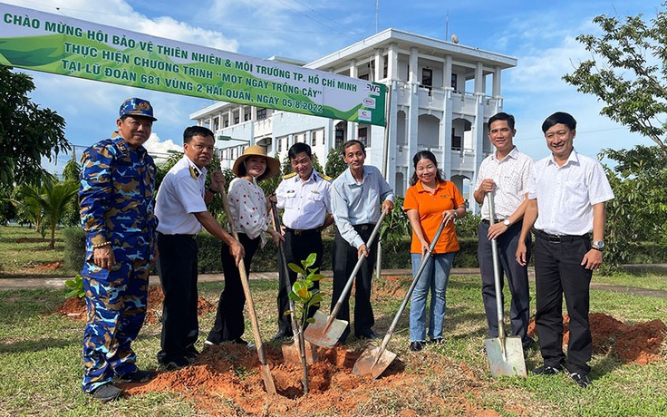 Anh Nguyễn Toàn Thắng với chương trình ‘Một ngày trồng cây vì biển đảo xanh Tổ Quốc’