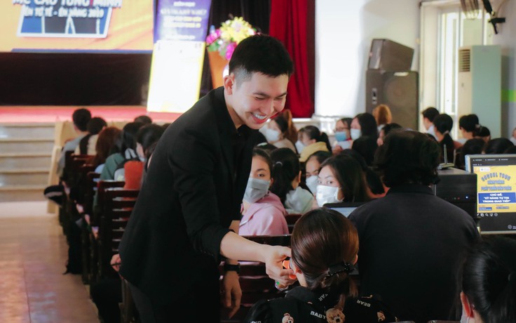 MC Cao Tùng Minh: Hành trình truyền cảm hứng cho sinh viên với chương trình 'School Tour'