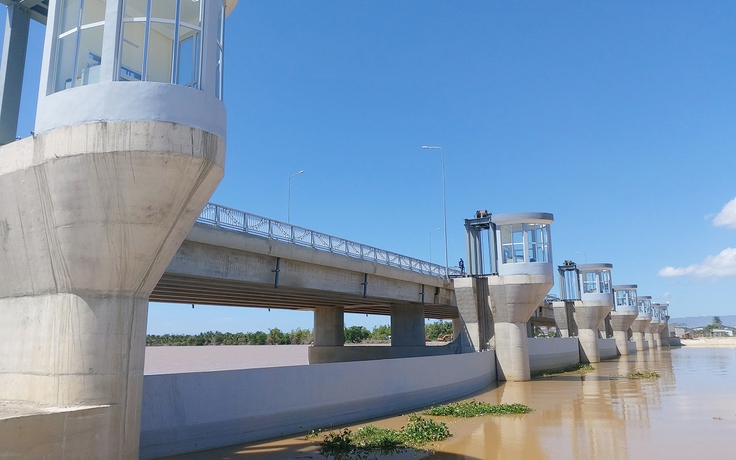 Xây công trình ngăn mặn trên sông Cẩm Lệ kết hợp mở rộng cầu Hòa Xuân