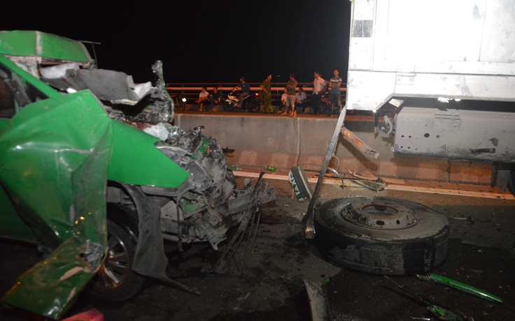 Tai nạn giao thông thảm khốc trên cầu Cần Thơ, 3 người chết