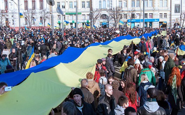 Đánh bom trong cuộc tuần hành ở Ukraine