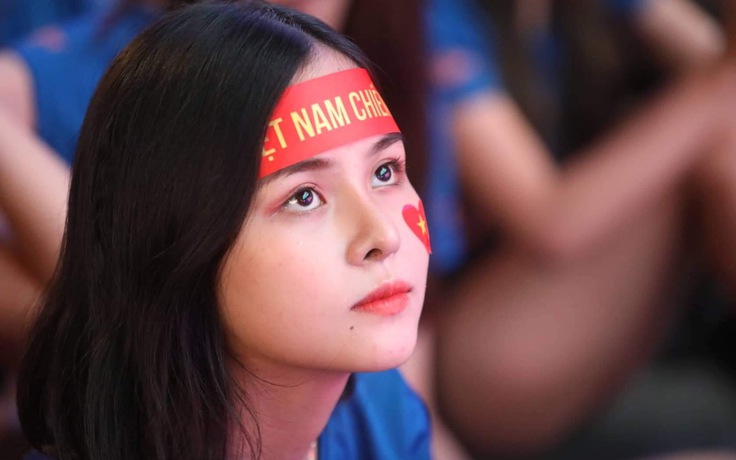 Ngắm cổ động viên xinh đẹp trong đêm U.22 Việt Nam vô địch SEA Games
