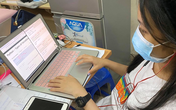 Giảng viên truyền 'bí kíp' cho sinh viên học trực tuyến hiệu quả trong dịch Covid-19