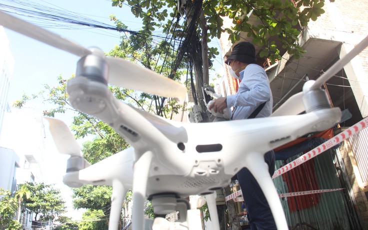 Đà Nẵng bay flycam tuần tra trên không: Chỉ mới bay thử, nhiều người đã giật mình