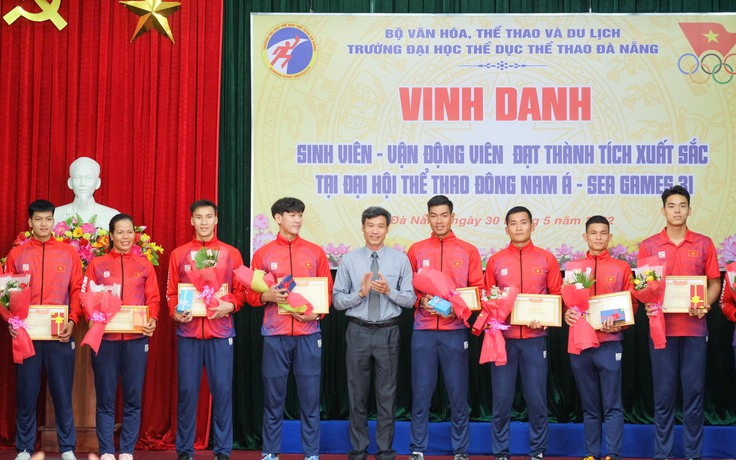 Vinh danh sinh viên đạt thành tích xuất sắc tại SEA Games 31