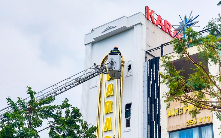 Đà Nẵng: Cháy quán karaoke, cảnh sát PCCC phải đục tường tầng 4 để cứu hỏa
