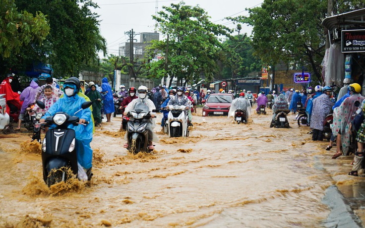 Đà Nẵng: Mưa lớn kéo dài, Khu công nghiệp Hòa Khánh ngập nặng