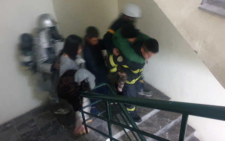 Giải cứu 11 người trong vụ cháy chung cư tại Hà Nội