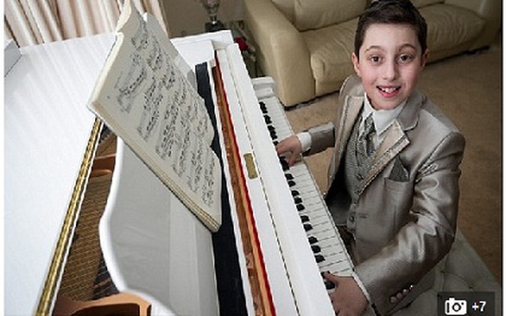 Thần đồng âm nhạc 'tiểu Mozart' tốt nghiệp đại học ở tuổi 11