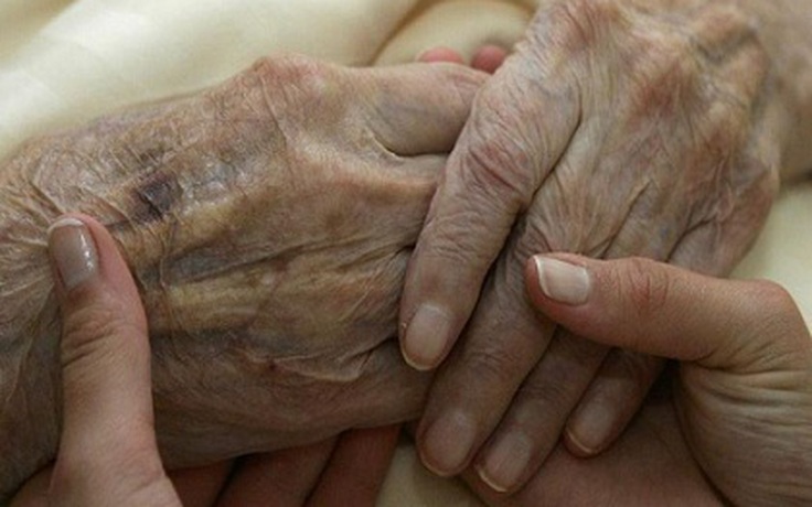 Cụ bà 92 tuổi trốn viện dưỡng lão đến với người tình