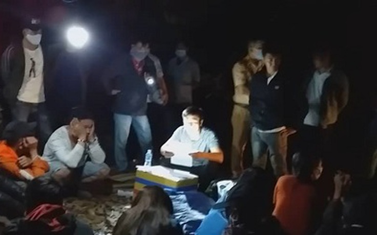 Ninh Thuận: Triệt phá sới bạc giữa rừng, phát hiện cả súng Rulo