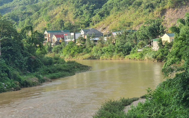 Nghệ An: Bơi ra sông Nậm Mộ cứu bạn, nam sinh lớp 12 đuối nước tử vong