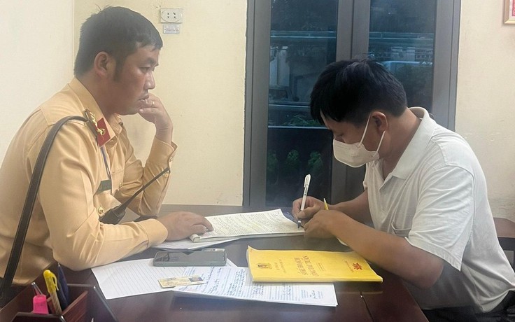 Nghệ An: Xử phạt tài xế ô tô lạng lách, tạt đầu xe khác trên quốc lộ