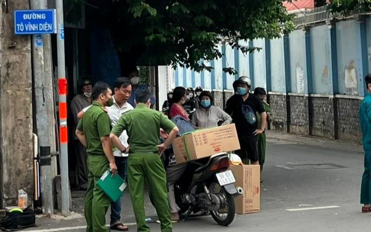 TP.HCM: Người đàn ông tử vong trong tư thế ngồi trên xe máy ở ngã tư