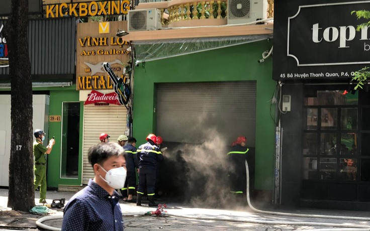 TP.HCM: Cháy tại căn nhà phố ở trung tâm Q.3, cảnh sát phá cửa cứu người