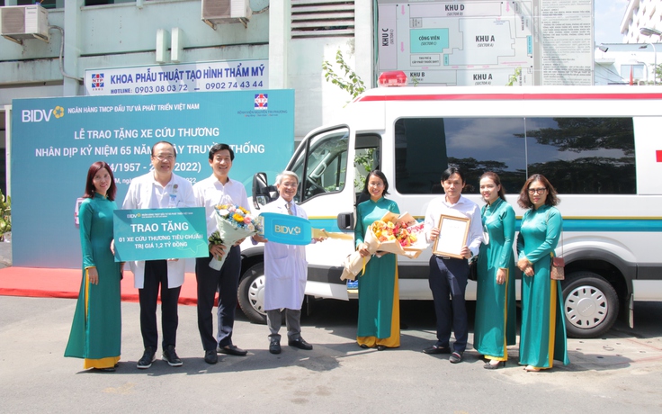 65 xe cấp cứu được trao tặng nhân dịp kỷ niệm 65 năm thành lập BIDV