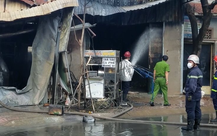 TP.HCM: Cháy lớn, cháy lan nhà dân trên đường Quách Điêu, H.Bình Chánh